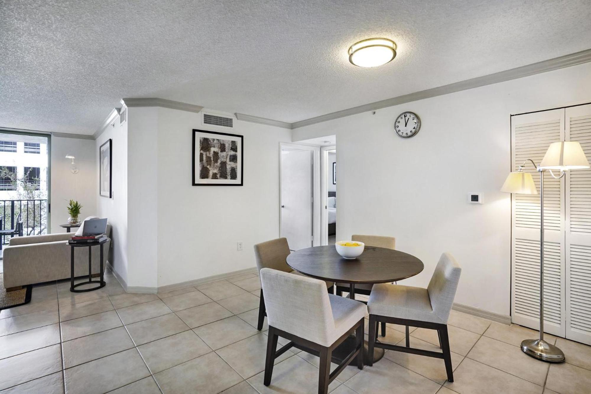 Dharma Home Suites Coral Gables At Gables Grand Plaza Miami Quarto foto
